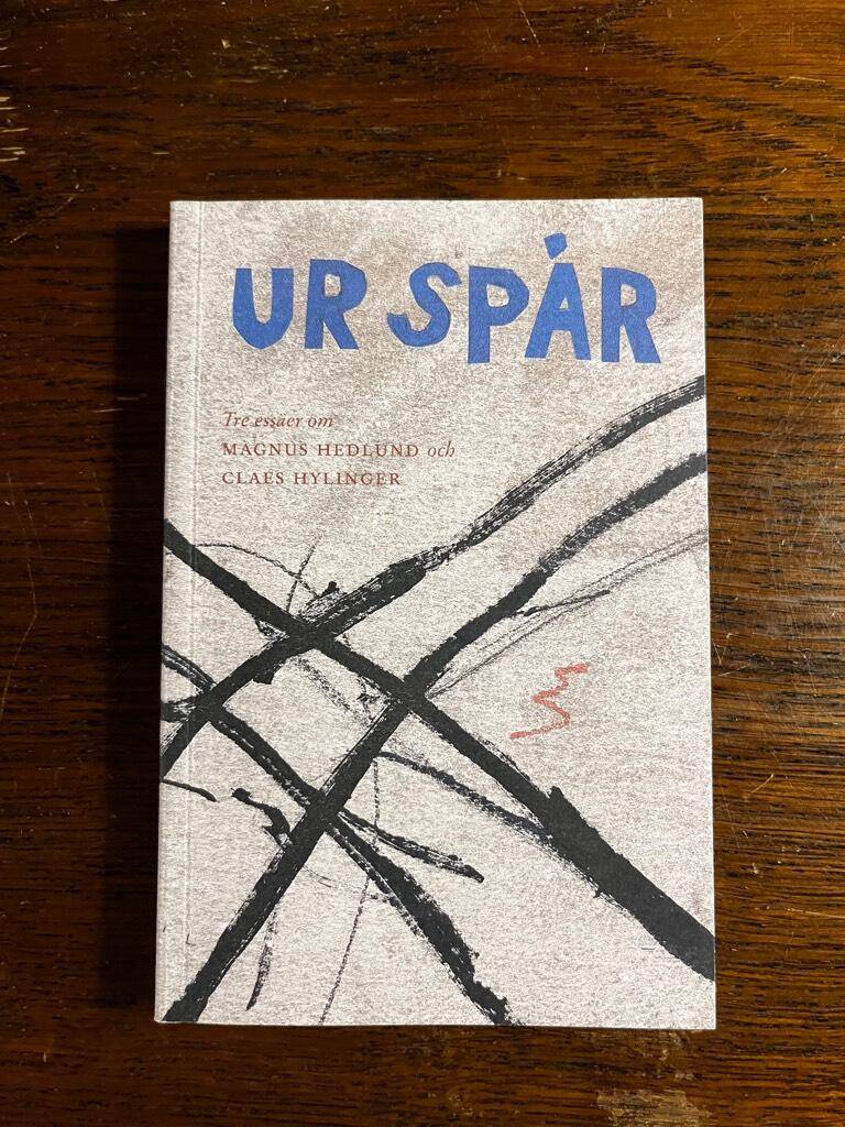 Magnus Hedlund ; Claes Hylinger : Ur spår