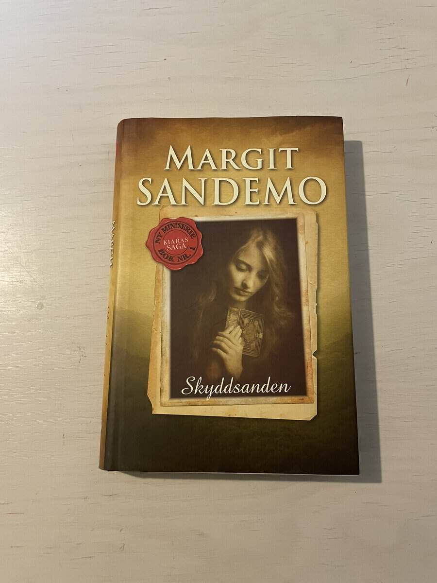 Margit Sandemo : Kiaras saga 1 - Skyddsanden