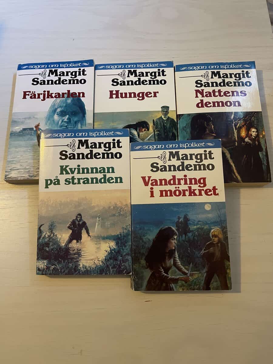 Margit Sandemo : Sagan om Isfolket 31-35 - Färjkarlen - Hunger - Nattens demon - Kvinnan på stranden - Vandring i mörkret