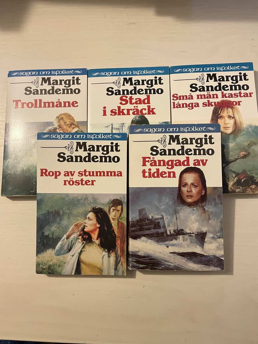 Margit Sandemo : Sagan om Isfolket 36-40 - Trollmåne - Stad i skräck - Små män kastar långa skuggor - Rop av stumma röster - Fångad av tiden