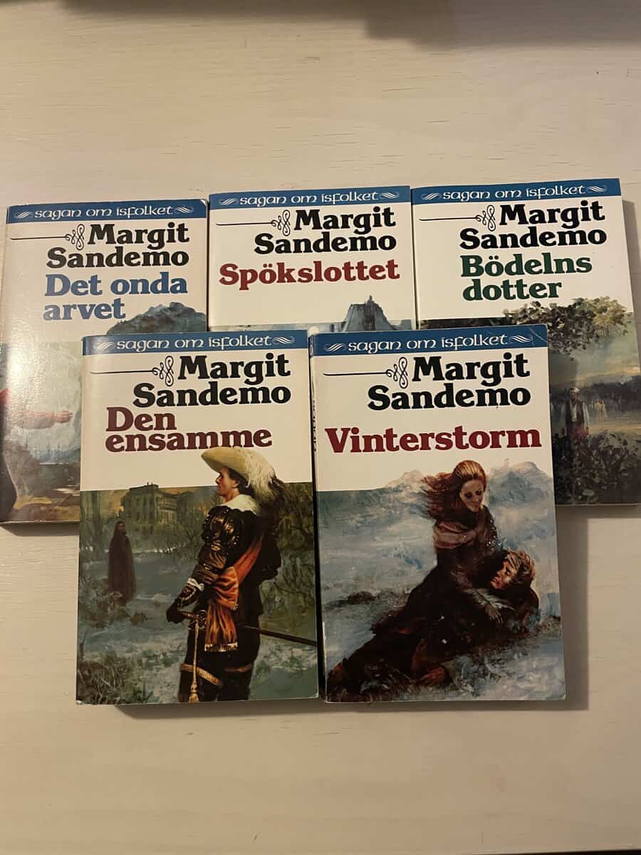 Margit Sandemo : Sagan om Isfolket 6-10 - Det onda arvet - Spökslottet - Bödelns dotter - Den ensamme - Vinterstorm