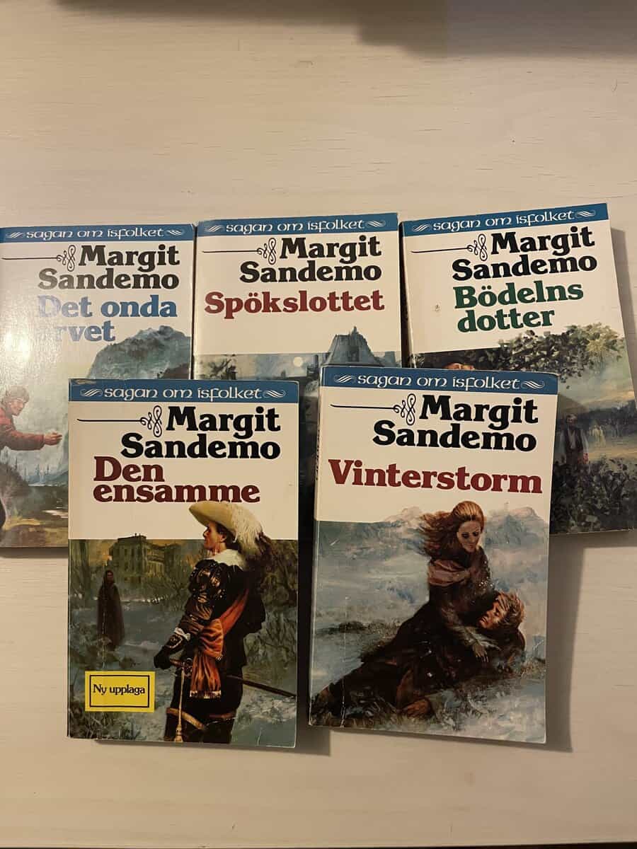 Margit Sandemo : Sagan om Isfolket 6-10 - Det onda arvet - Spökslottet - Bödelns dotter - Den ensamme - Vinterstorm