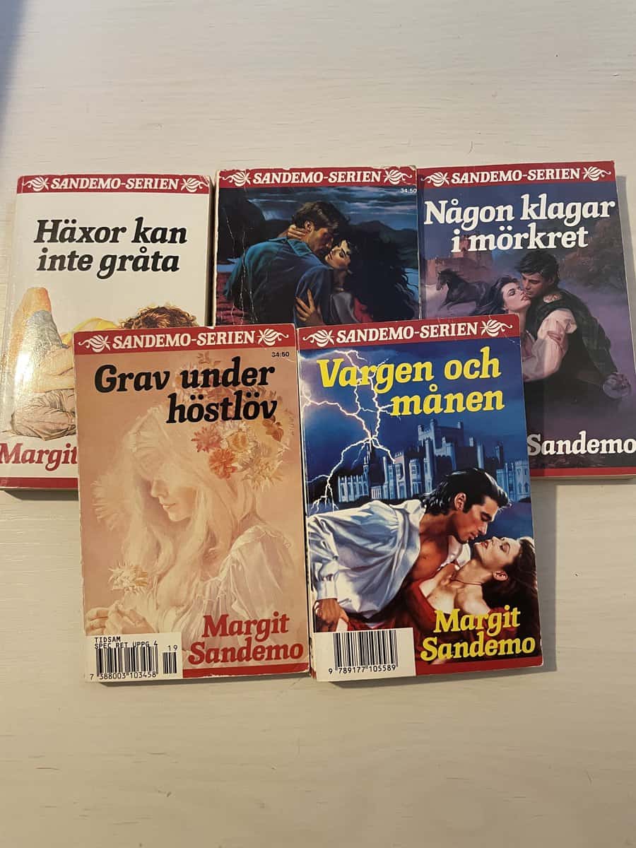Margit Sandemo : Sandemoserien 16-20 - Häxor kan inte gråta - Häxmästarens borg - Någon klagar i mörkret - Grav under höstlöv - Vargen och månen