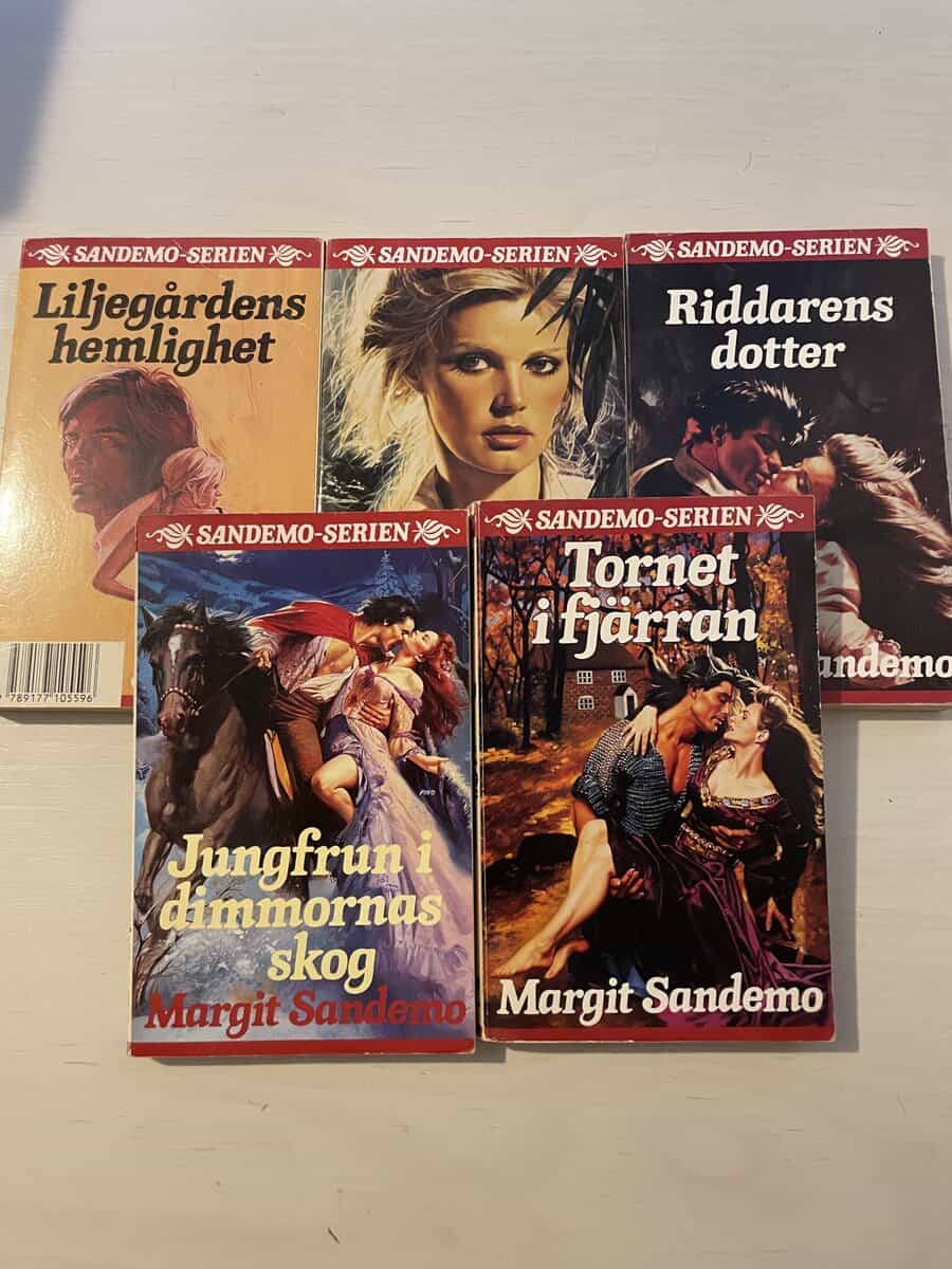 Margit Sandemo : Sandemoserien 21-25 - Liljegårdens hemlighet - Kärleken har många vägar - Riddarens dotter - Jungfrun i dimmornas skog - Tornet i fjärran