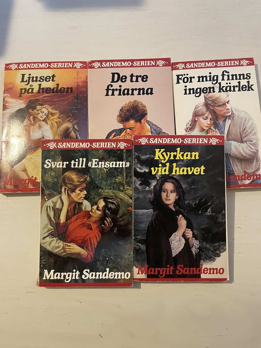 Margit Sandemo : Sandemoserien 31-35 - Ljuset på heden - De tre friarna - För mig finns ingen kärlek - Svar till ensam - Kyrkan vid havet