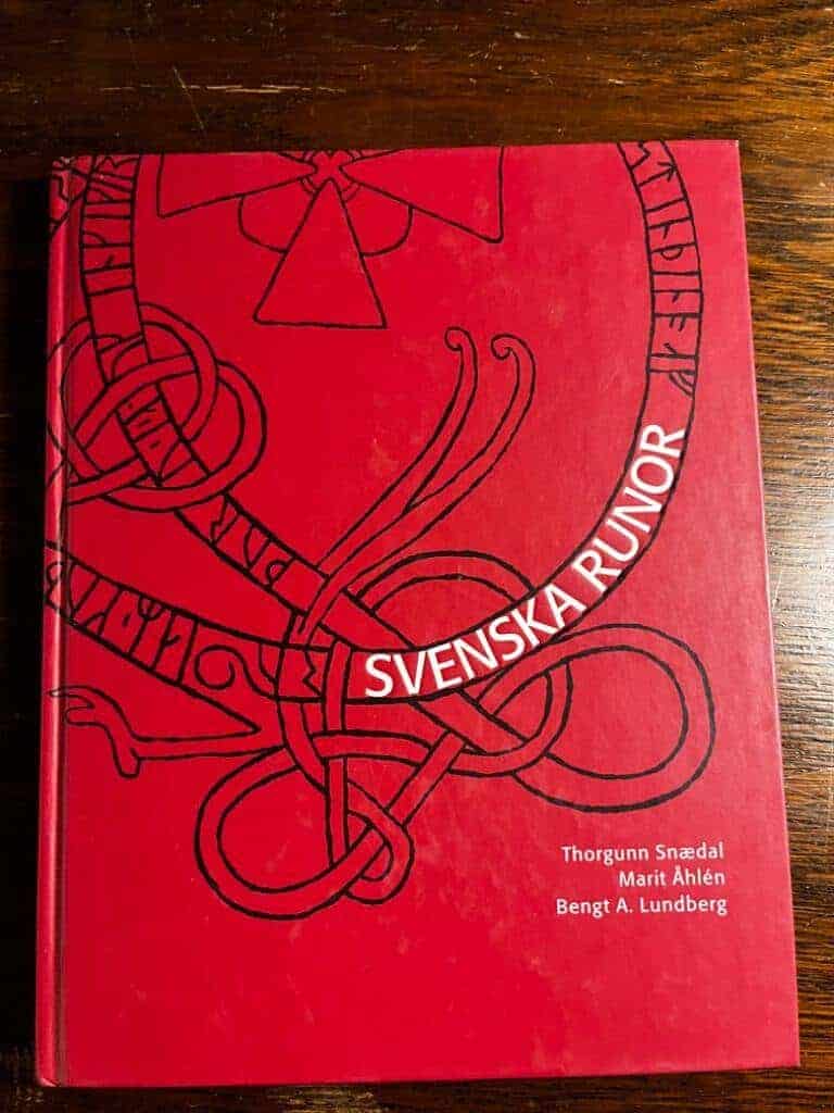 Marit Åhlén ; Thorgunn Snædal : Svenska runor