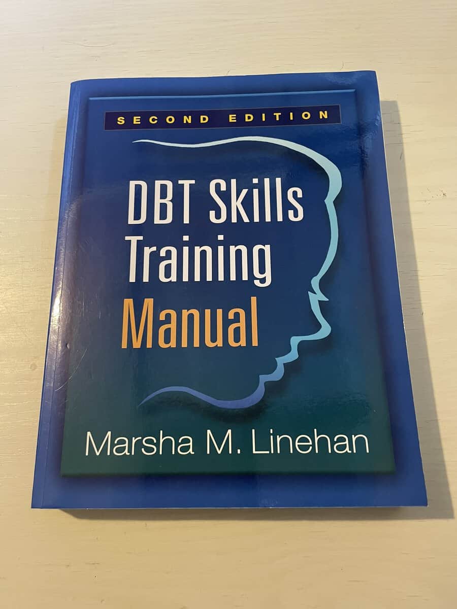 Marsha M. Linehan : DBT skills training manual
