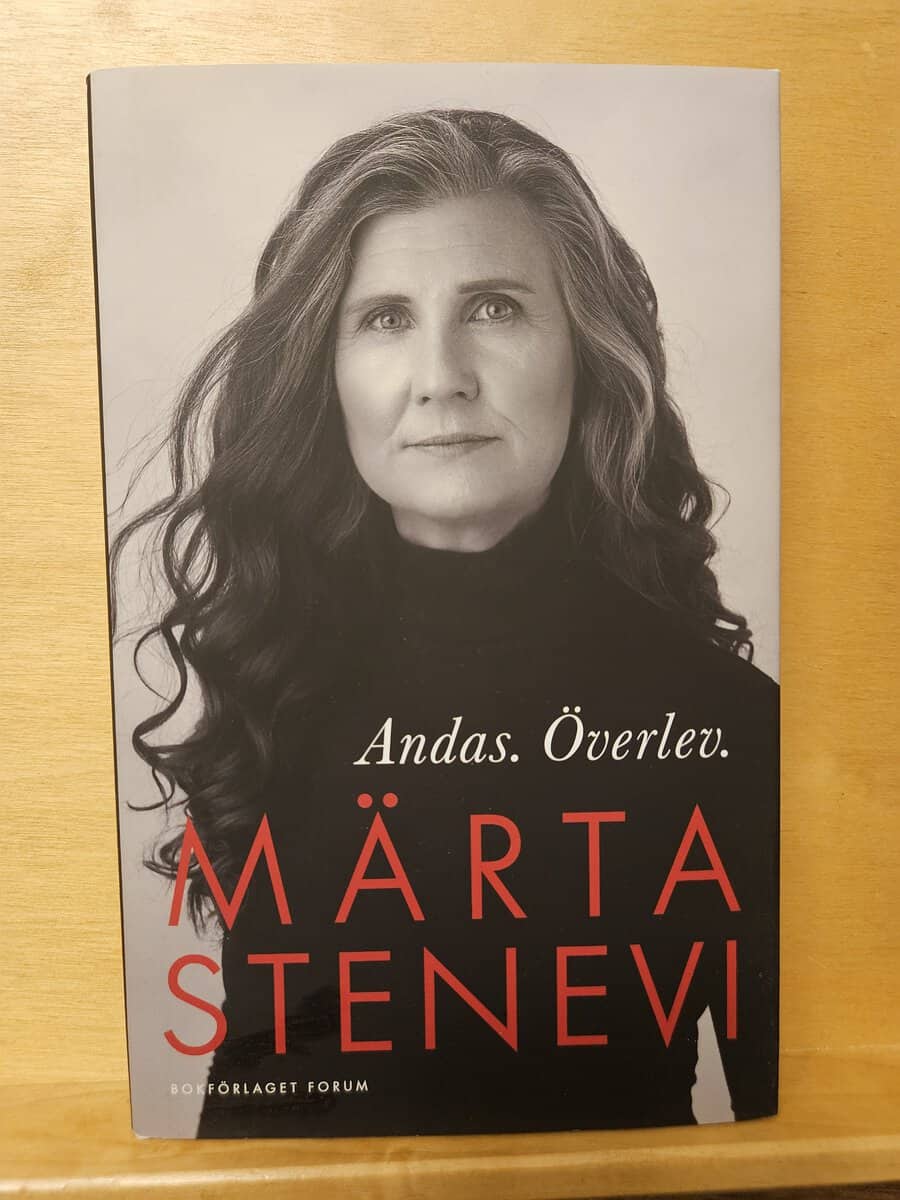 Märta Stenevi : Andas. Överlev