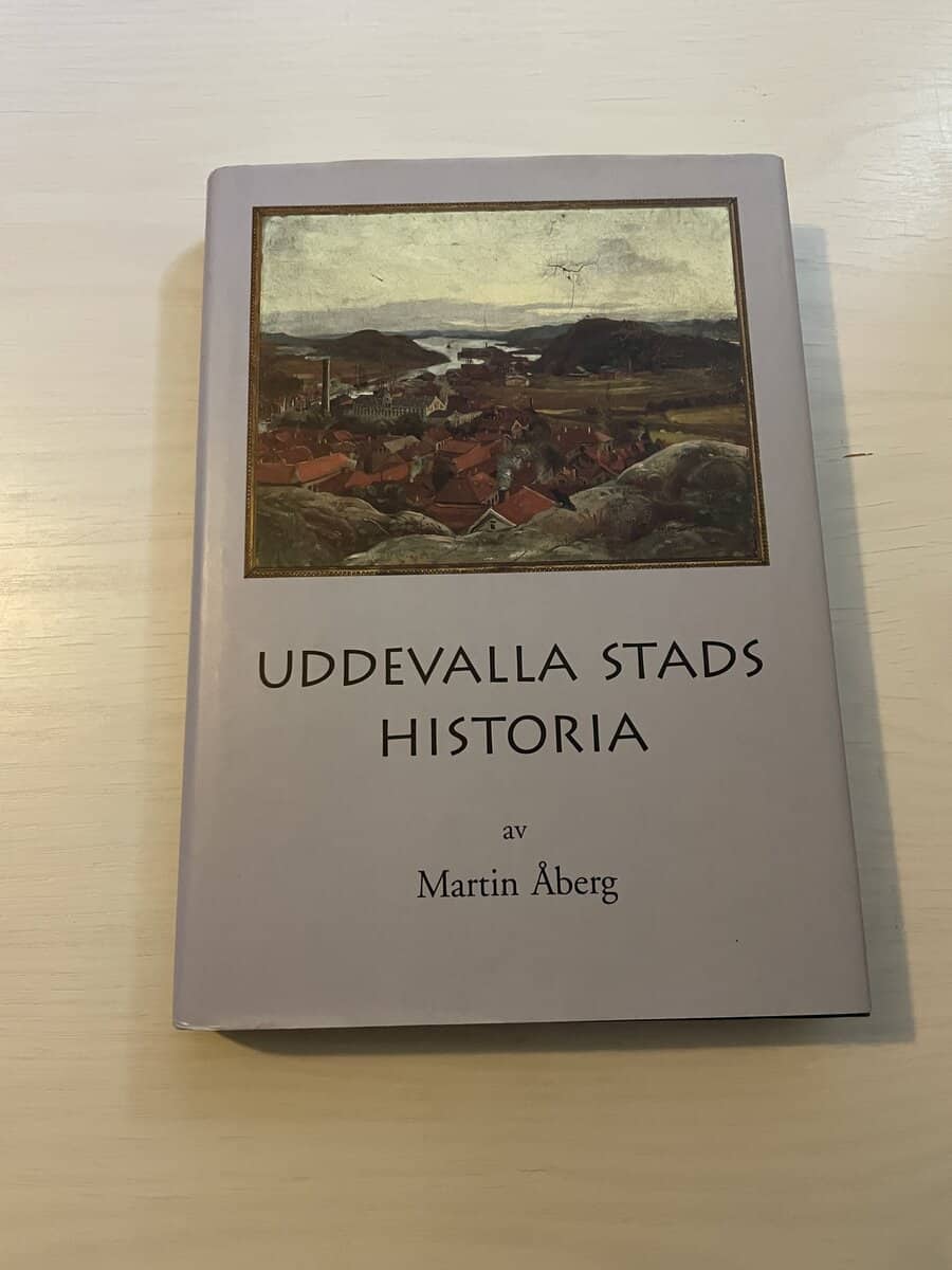 Martin Åberg : Uddevalla stads historia 1860-1998