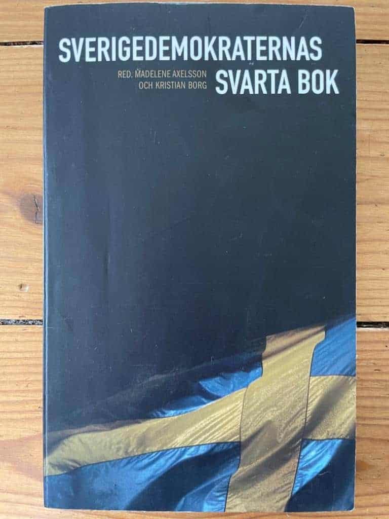 Mathias Wåg ; Henrik Arnstad ; Måns Nilsson ; Mikael Ekman ; Diana Mulinari ; Anders Neergaard ; Lovisa Broström ; Jason Diakité ; Mats Deland ; Henrik Johansson ; Oscar Schau ; Atilla Yoldas ; Bilan Osman ; Tobias Lundeqvist : Sverigedemokraternas svarta bok