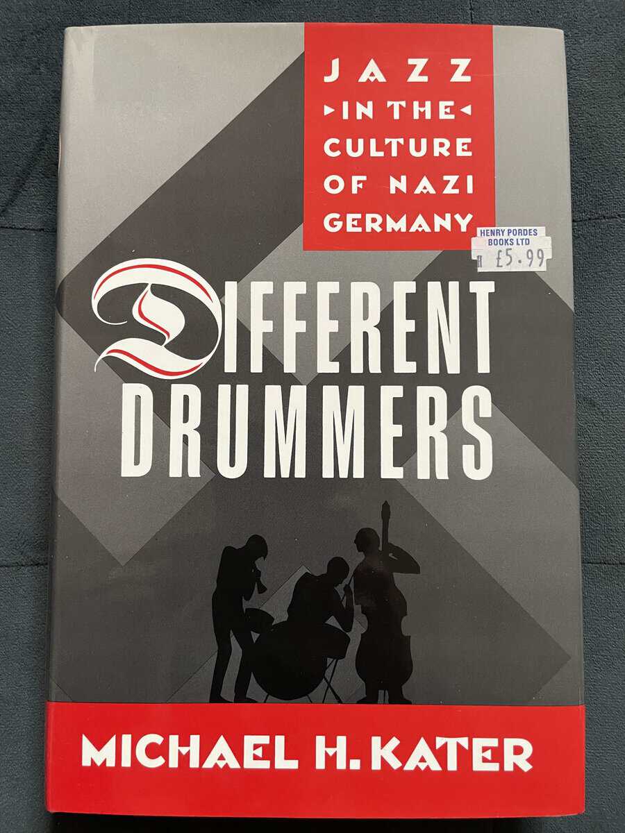 Michael H. Kater : Different drummers