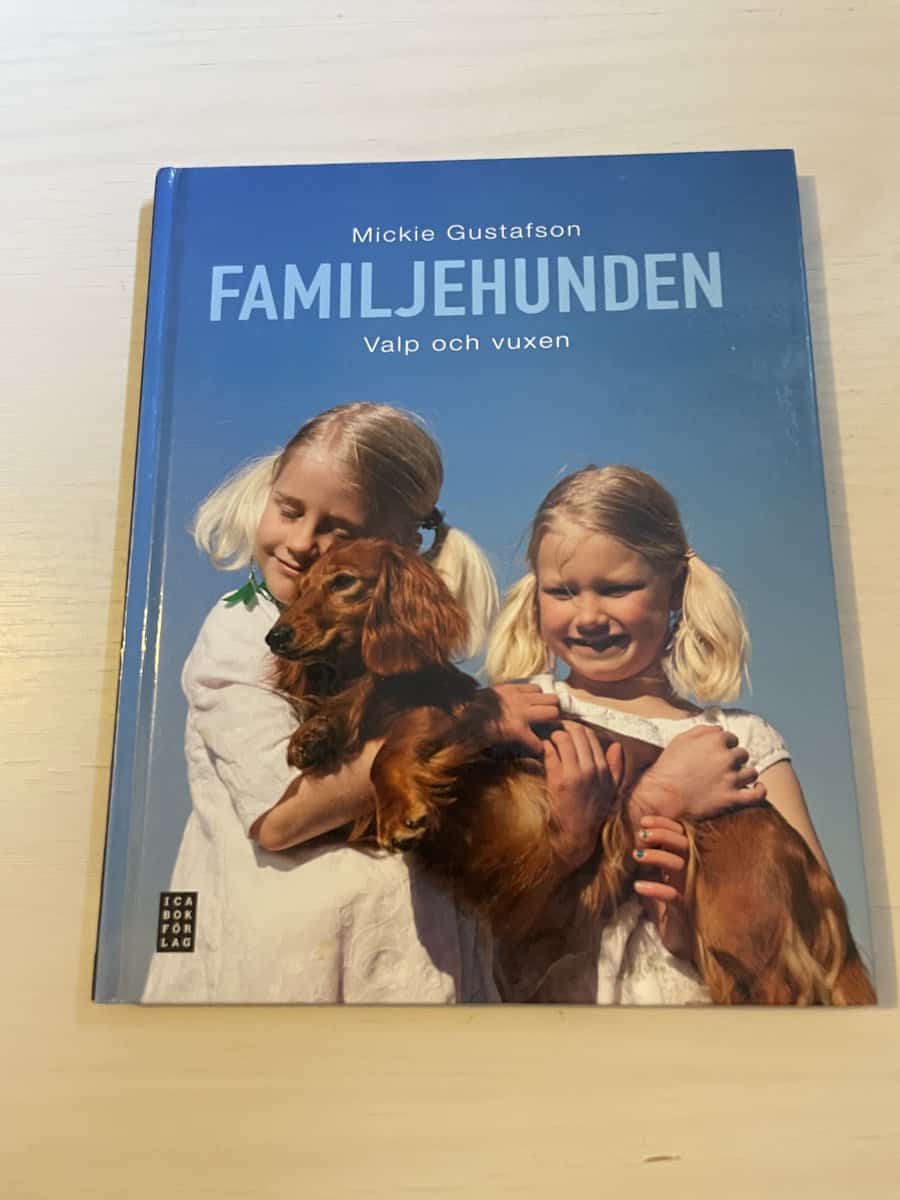 Mickie Gustafson : Familjehunden valp och vuxen
