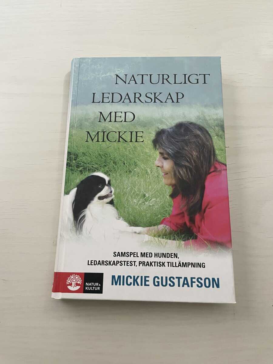 Mickie Gustafson : Naturligt ledarskap med Mickie samspel med hunden, ledarskapstest, praktisk tillämpning
