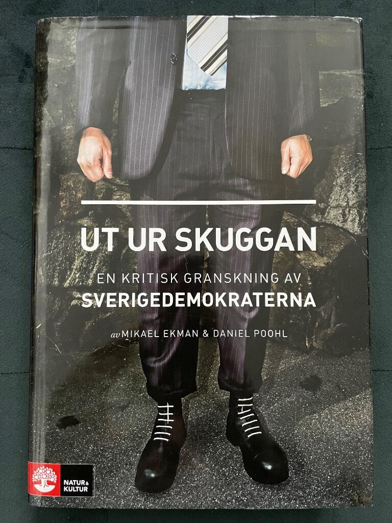 Mikael Ekman ; Daniel Poohl : Ut ur skuggan