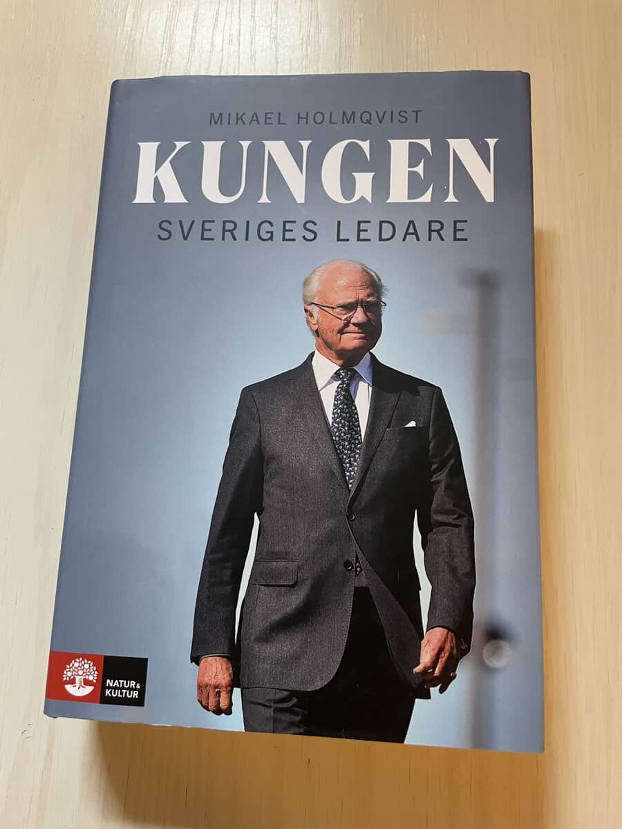 Mikael Holmqvist : Kungen Sveriges ledare