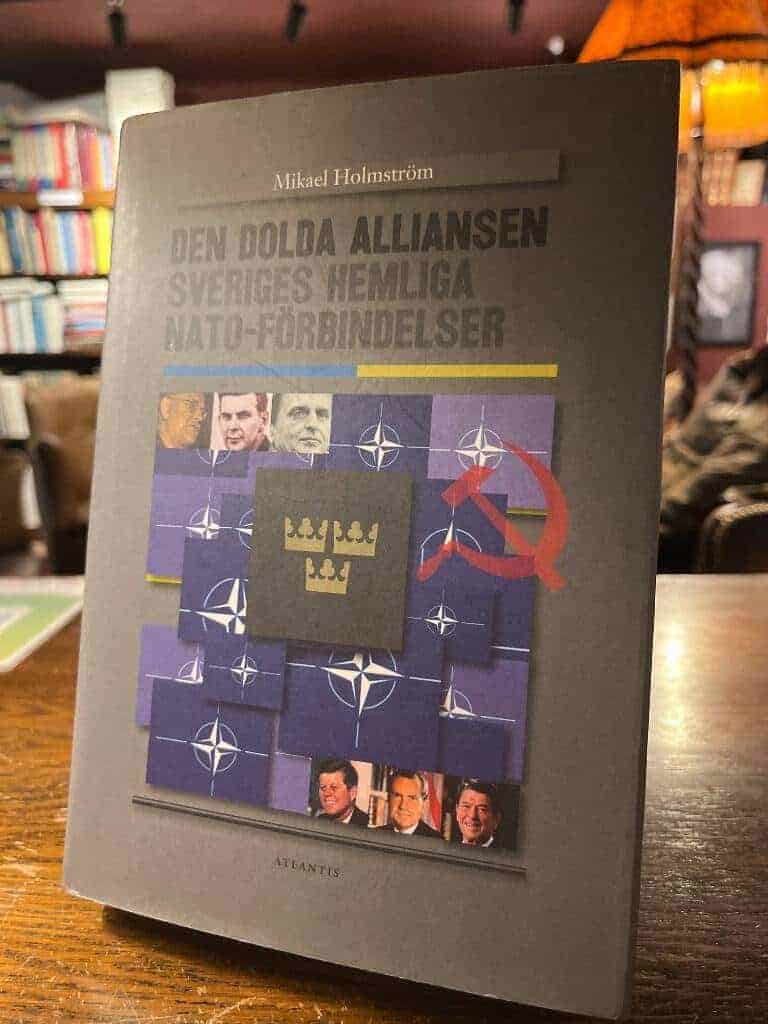 Mikael Holmström : Den dolda alliansen