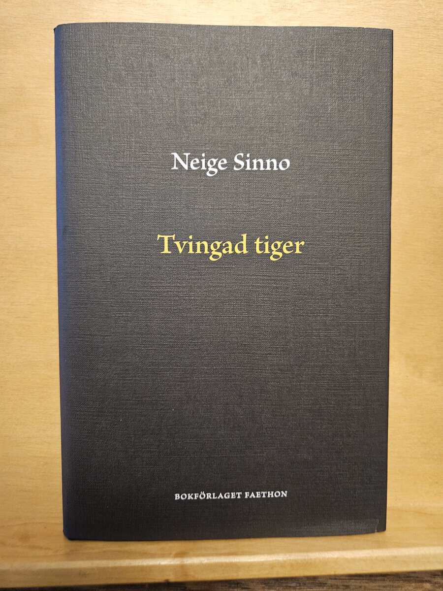 Neige Sinno : Tvingad tiger