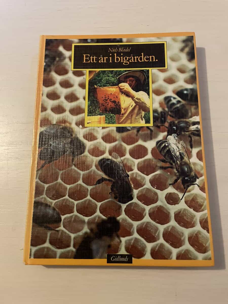 Niels Blædel : Ett år i bigården