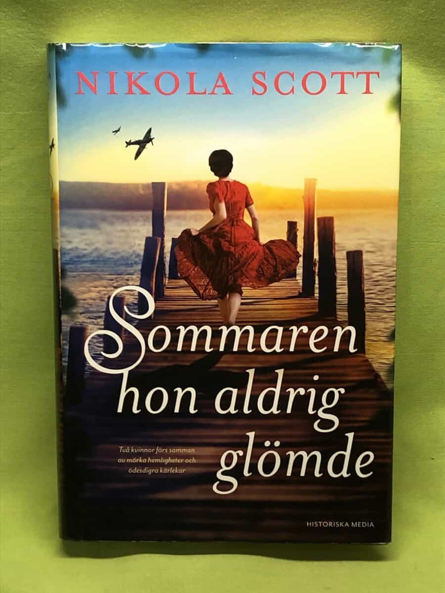 Nikola Scott : Sommaren hon aldrig glömde