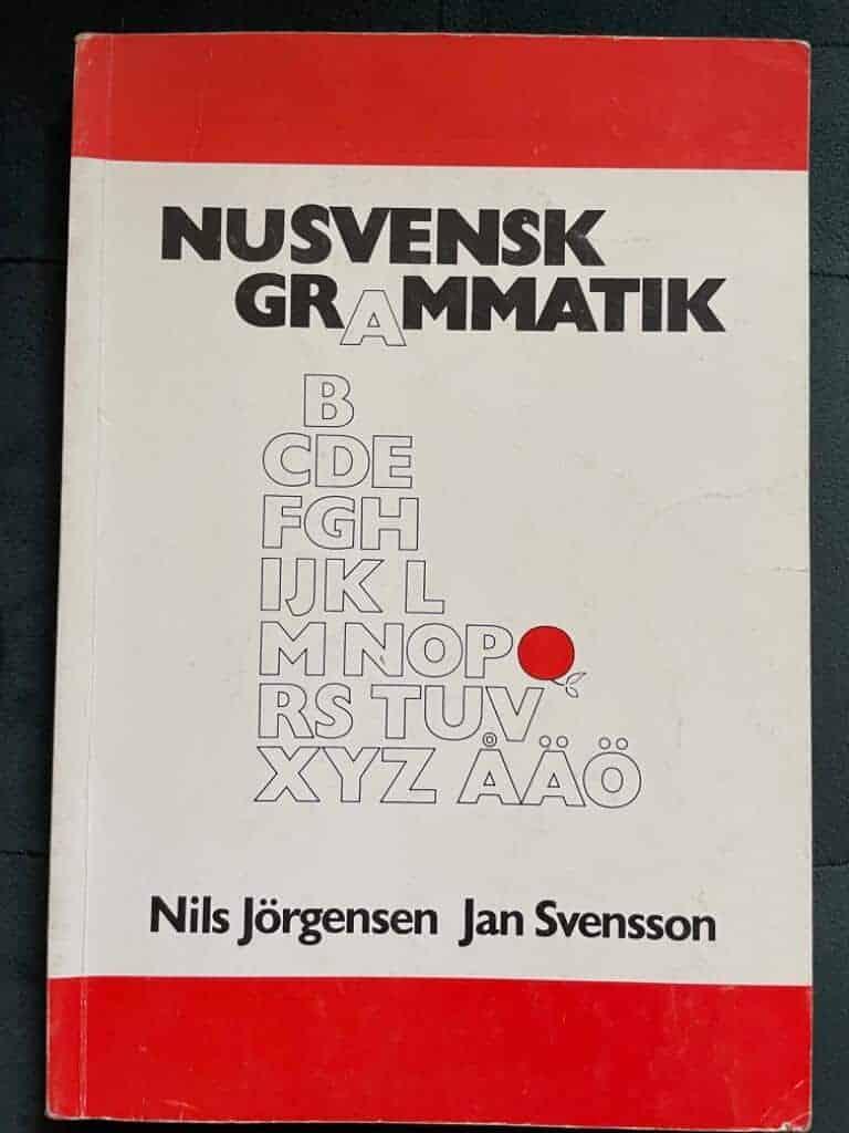 Nils Jörgensen ; Jan Svensson : Nusvensk grammatik