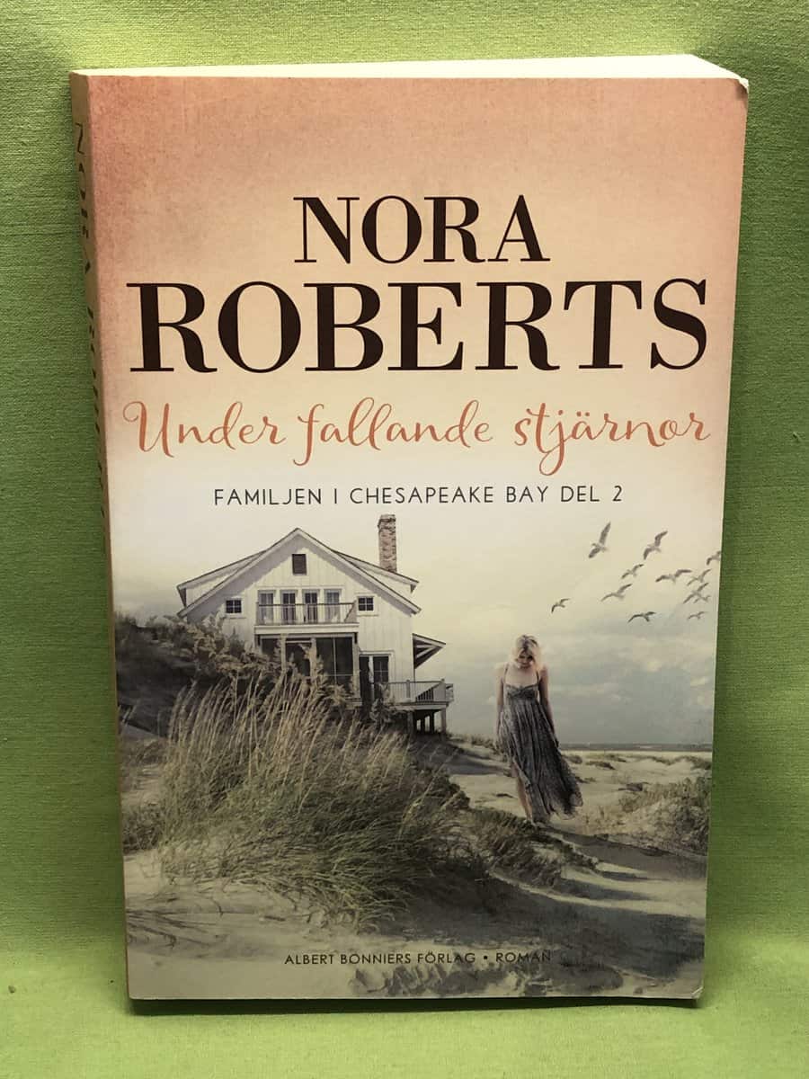 Nora Roberts : Under fallande stjärnor