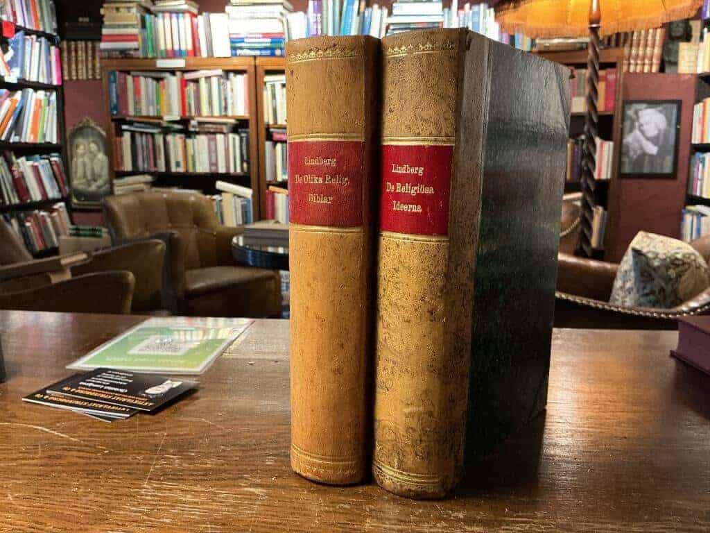 O. E. Lindberg : De olika religionernas biblar De religiösa och etiska ideerna 1-2