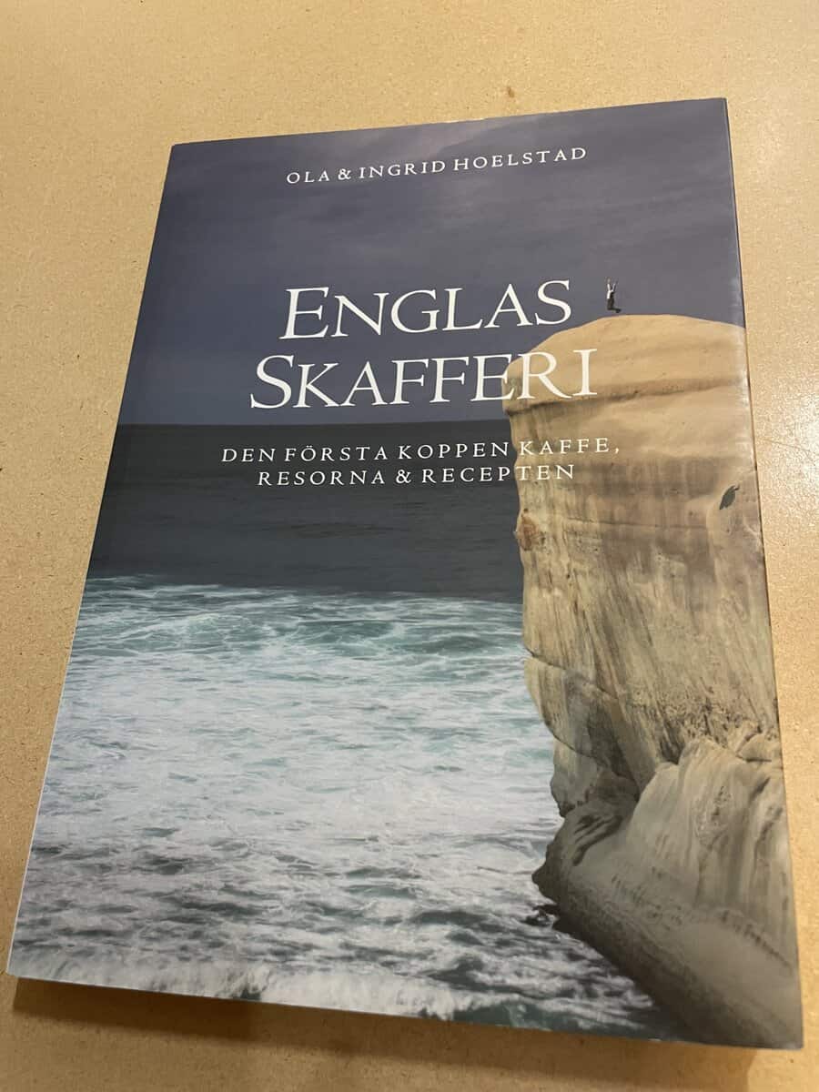 Hoelstad, Ola, Hoelstad, Ingrid : Englas skafferi den första koppen kaffe, resorna & recepten