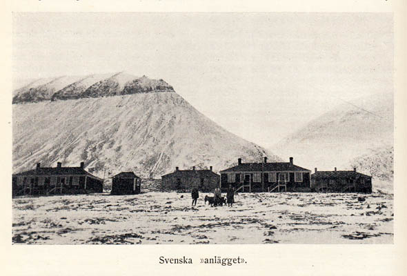 Ola Vinberg : Spetsbergen. Till Ishavets sagoö (sid. 61-67 med 3 s/v fotografier).