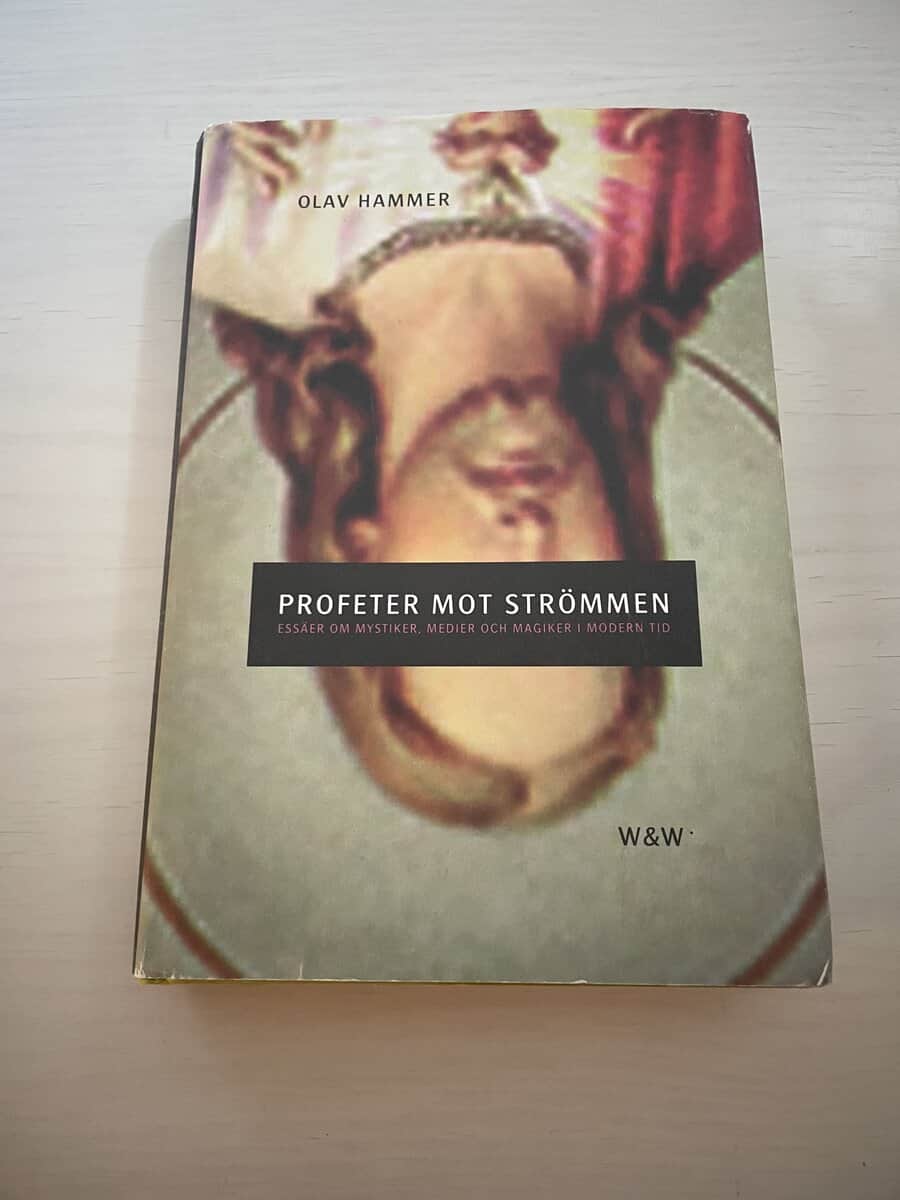Olav Hammer : Profeter mot strömmen - Essäer om mystiker, medier och magiker i modern tid