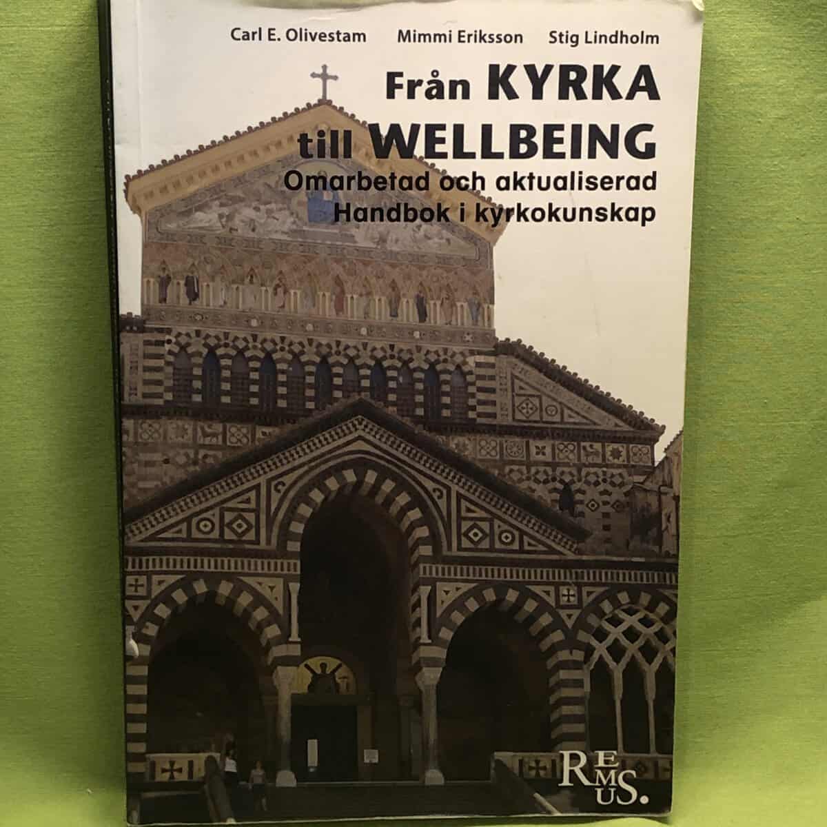 Olivestam, Carl Eber ; Eriksson, Mimmi ; Lindholm ,Stig : Från kyrka till wellbeing omarbetad och aktualiserad handbok i kyrkokunskap