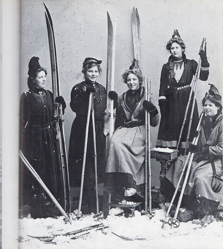 Olsheden, Jan (1938-2007) ; Olsson, Stellan (1936-2022) : Vad gjorde farfar i höjd? Stämningar kring idrottens arenor (före 1914)