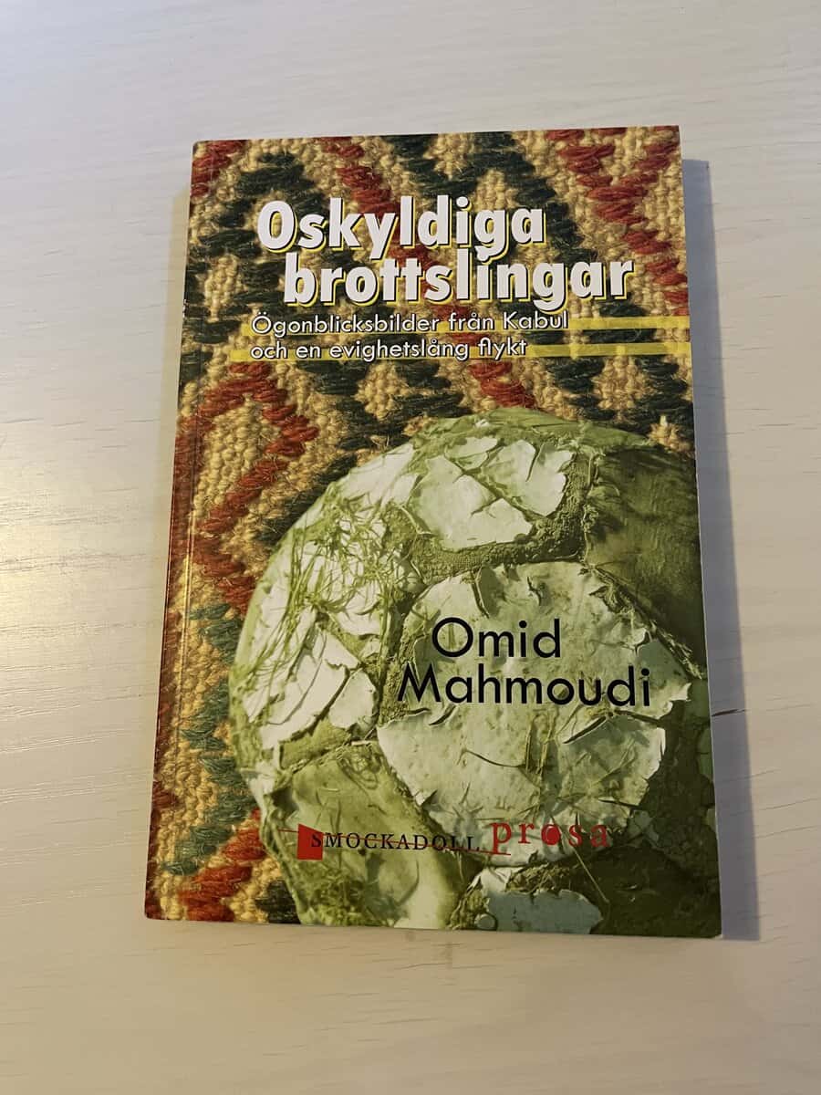 Omid Mahmoudi : Oskyldiga brottslingar ögonblicksbilder från Kabul och en evighetslång flykt
