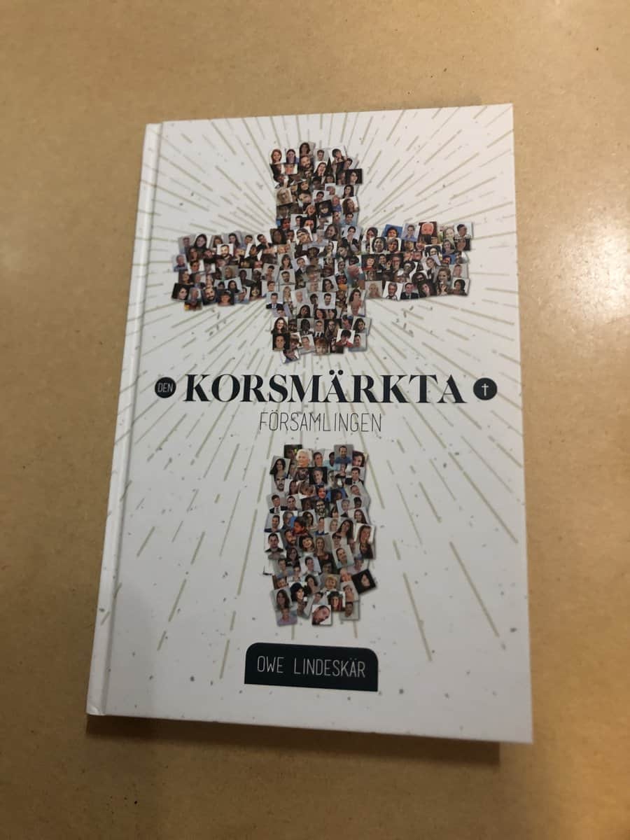 Owe Lindeskär : Den korsmärkta församlingen