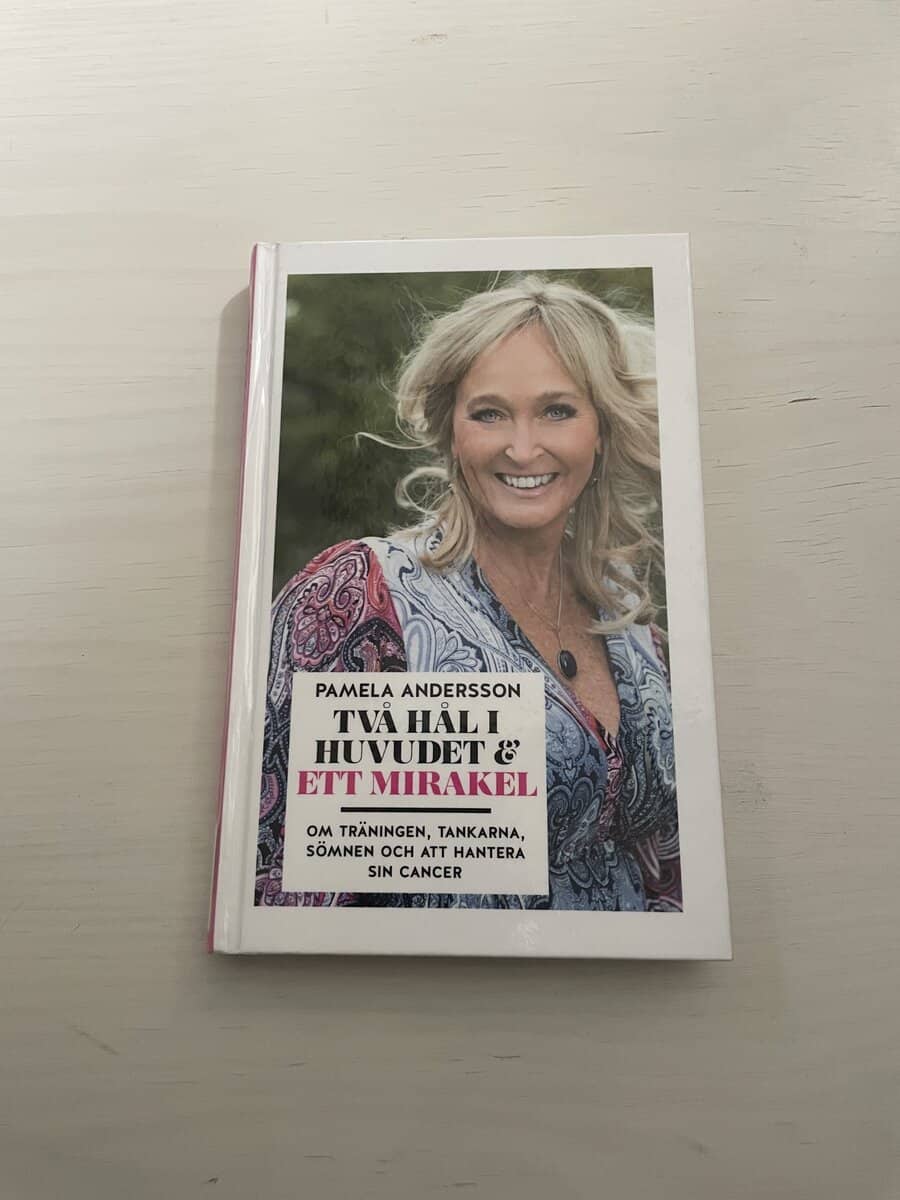 Pamela Andersson : Två hål i huvudet & ett mirakel