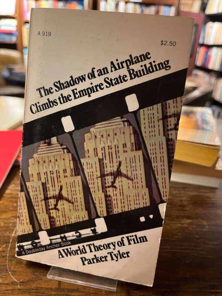 Parker Tyler : The shadow of an airplane climbs the Empire State Building