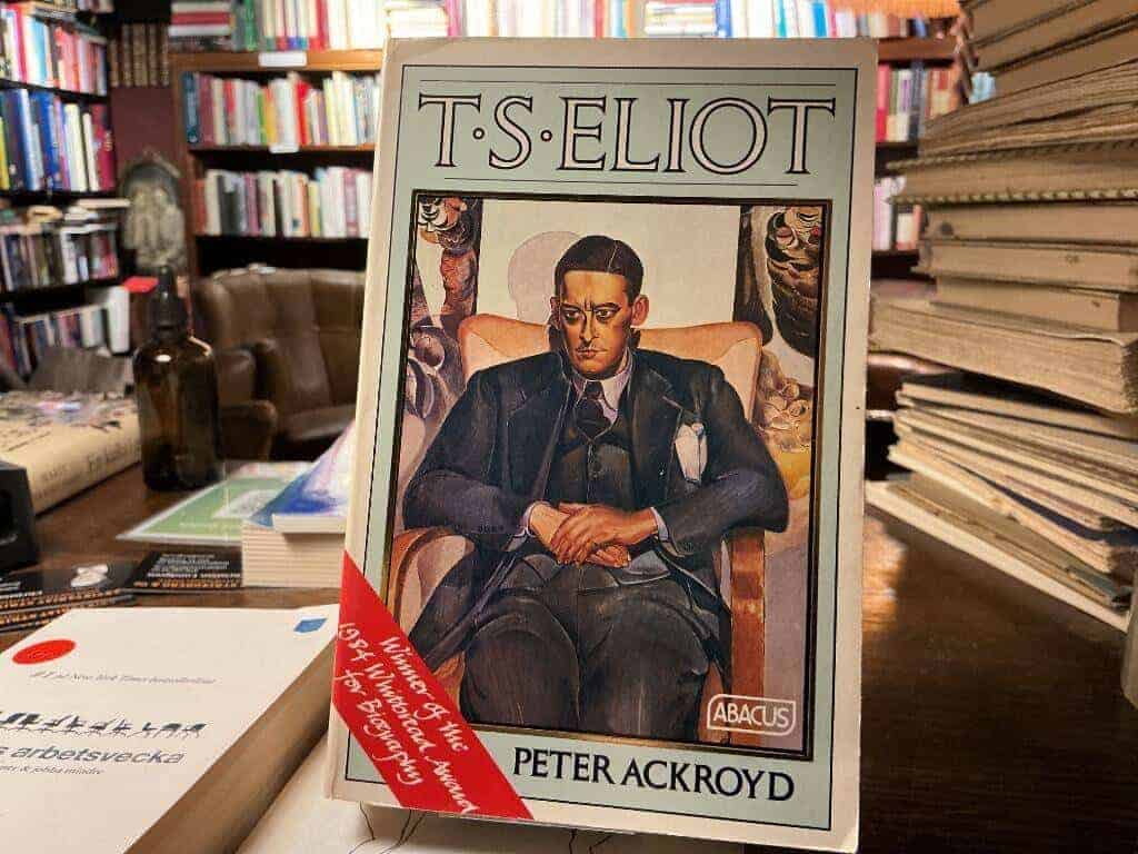 Peter Ackroyd : T. S. Eliot