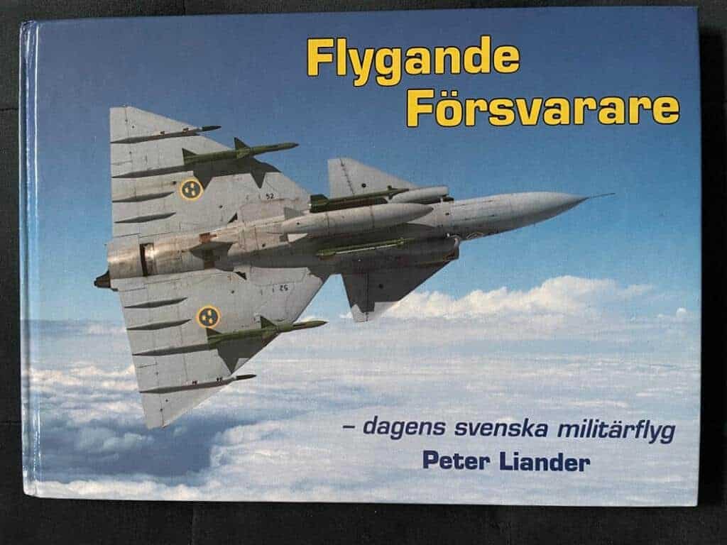 Peter Liander : Flygande försvarare
