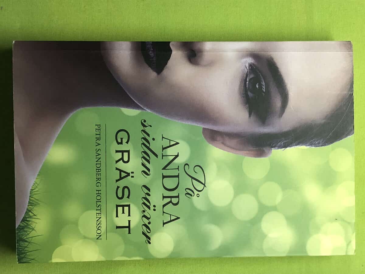 Petra Sandberg Holstensson : På andra sidan växer gräset