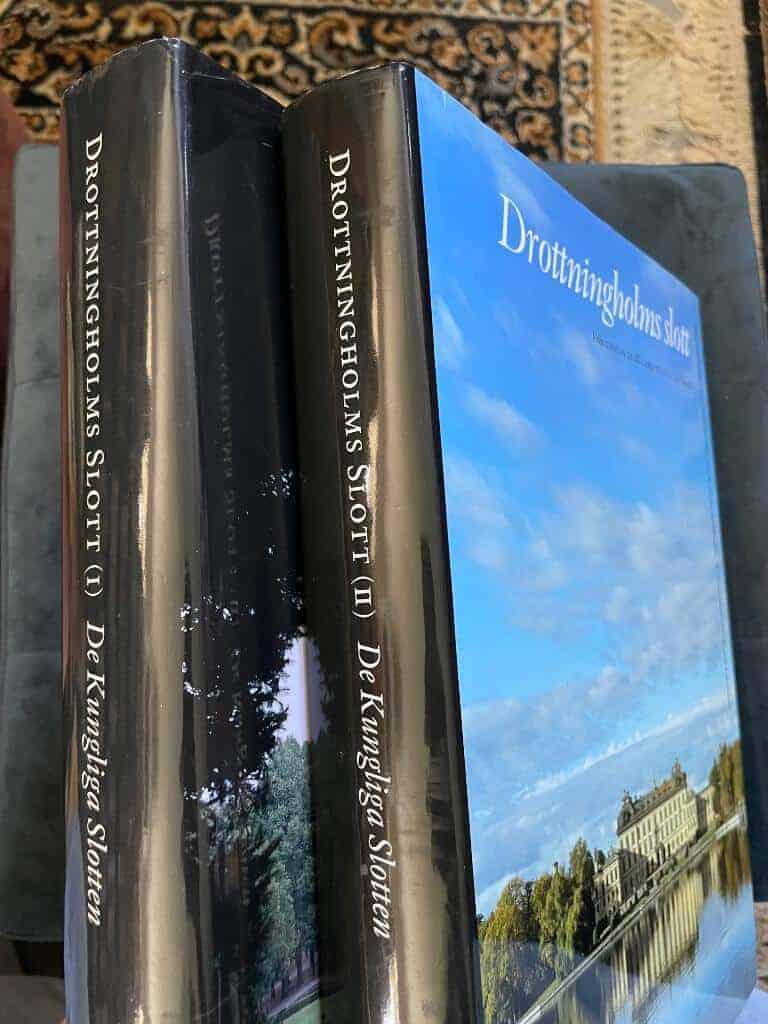 Rebecka Millhagen : Drottningholms slott I-II. De kungliga slotten
