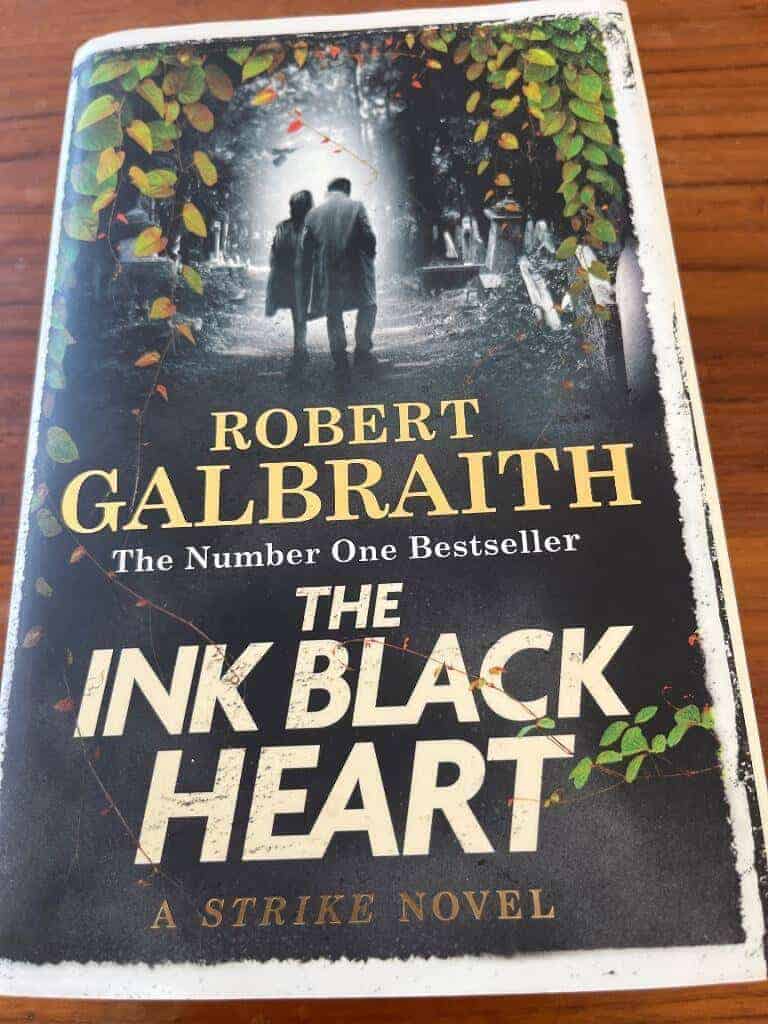 Robert Galbraith : The ink black heart