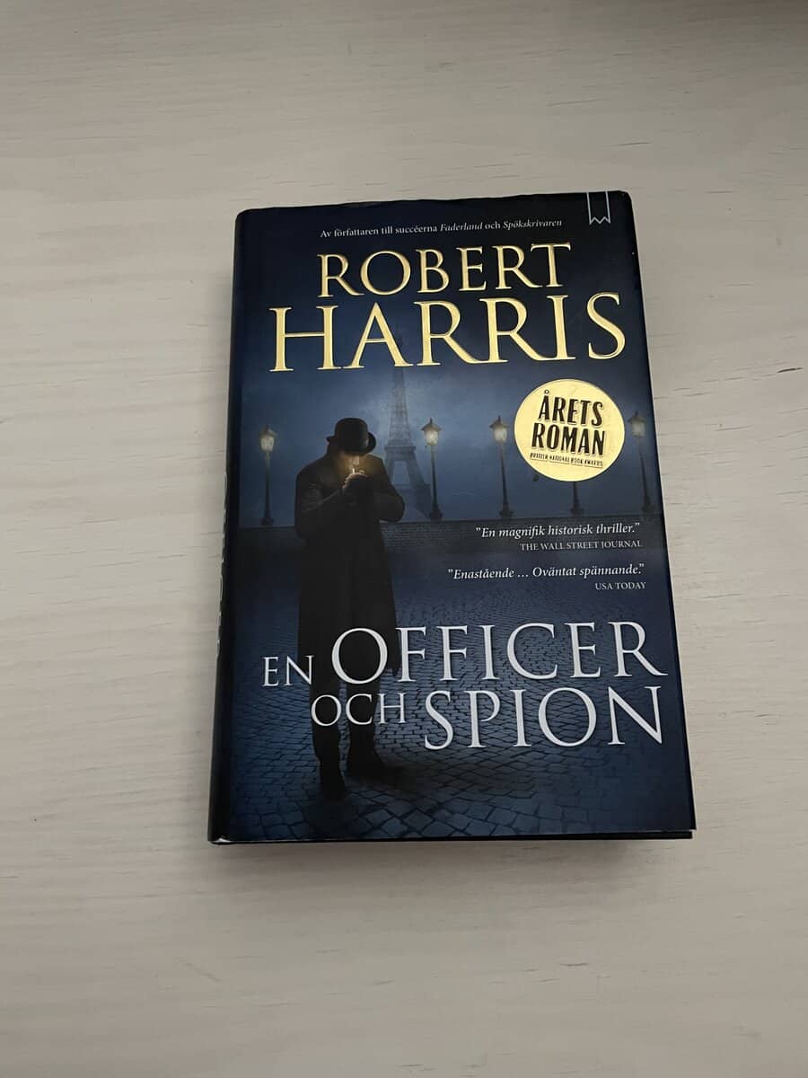 Robert Harris : En officer och spion