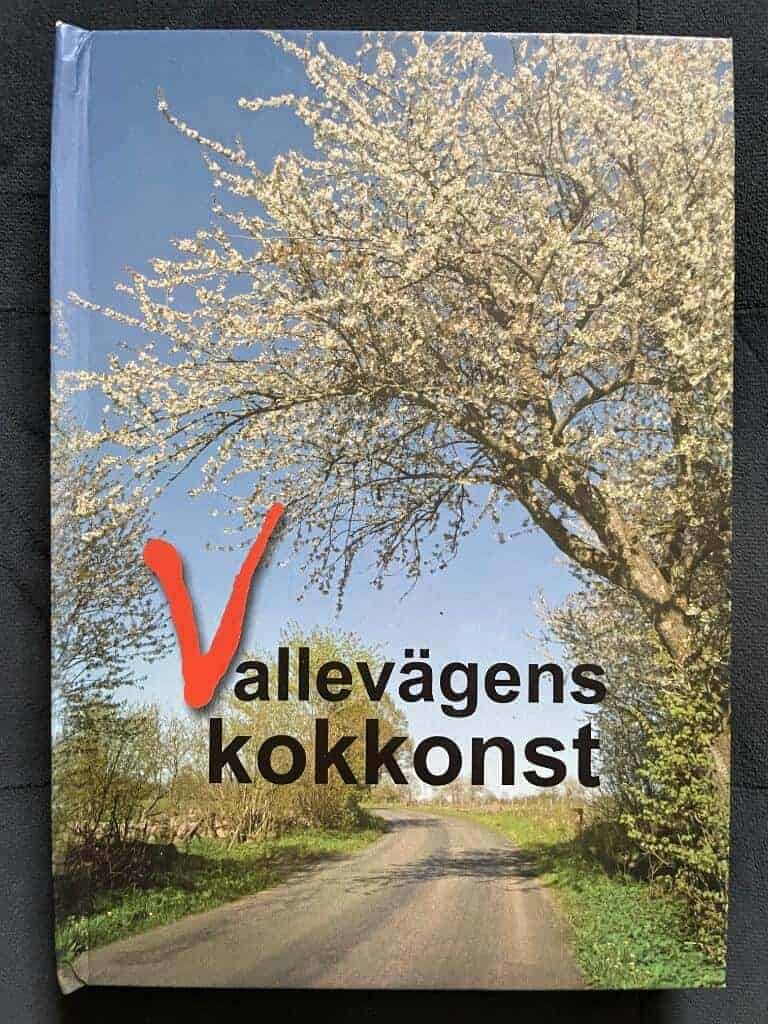 Roos, Caroline ; Vallevägen ; världens vackraset väg : Vallevägens kokkonst