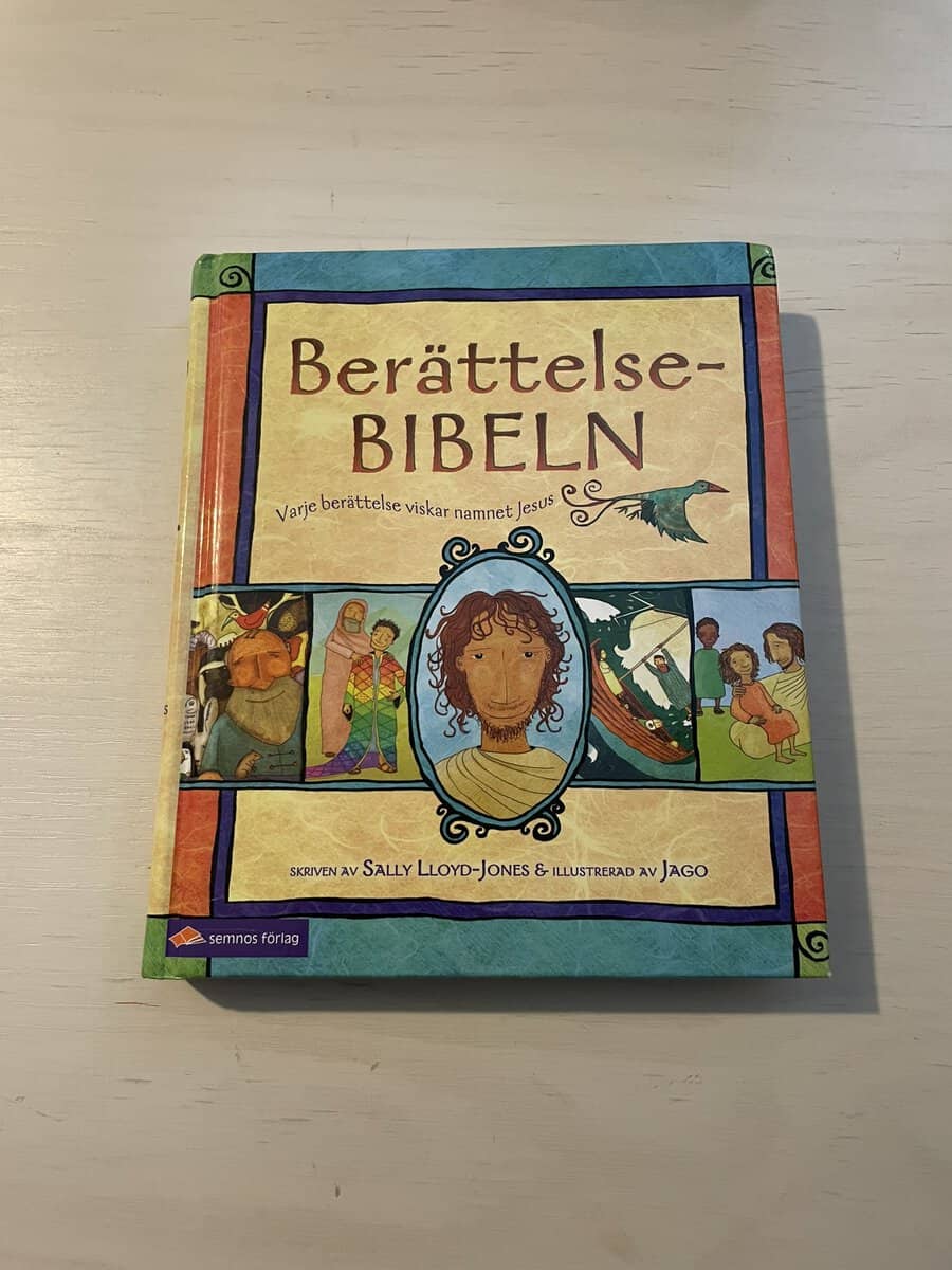 Sally Lloyd Jones : Berättelsebibeln varje berättelse viskar namnet Jesus