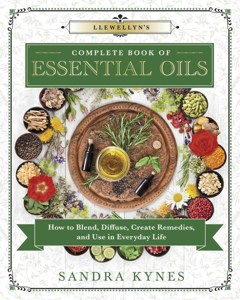Sandra Kynes : Llewellyn's complete book of essential oils