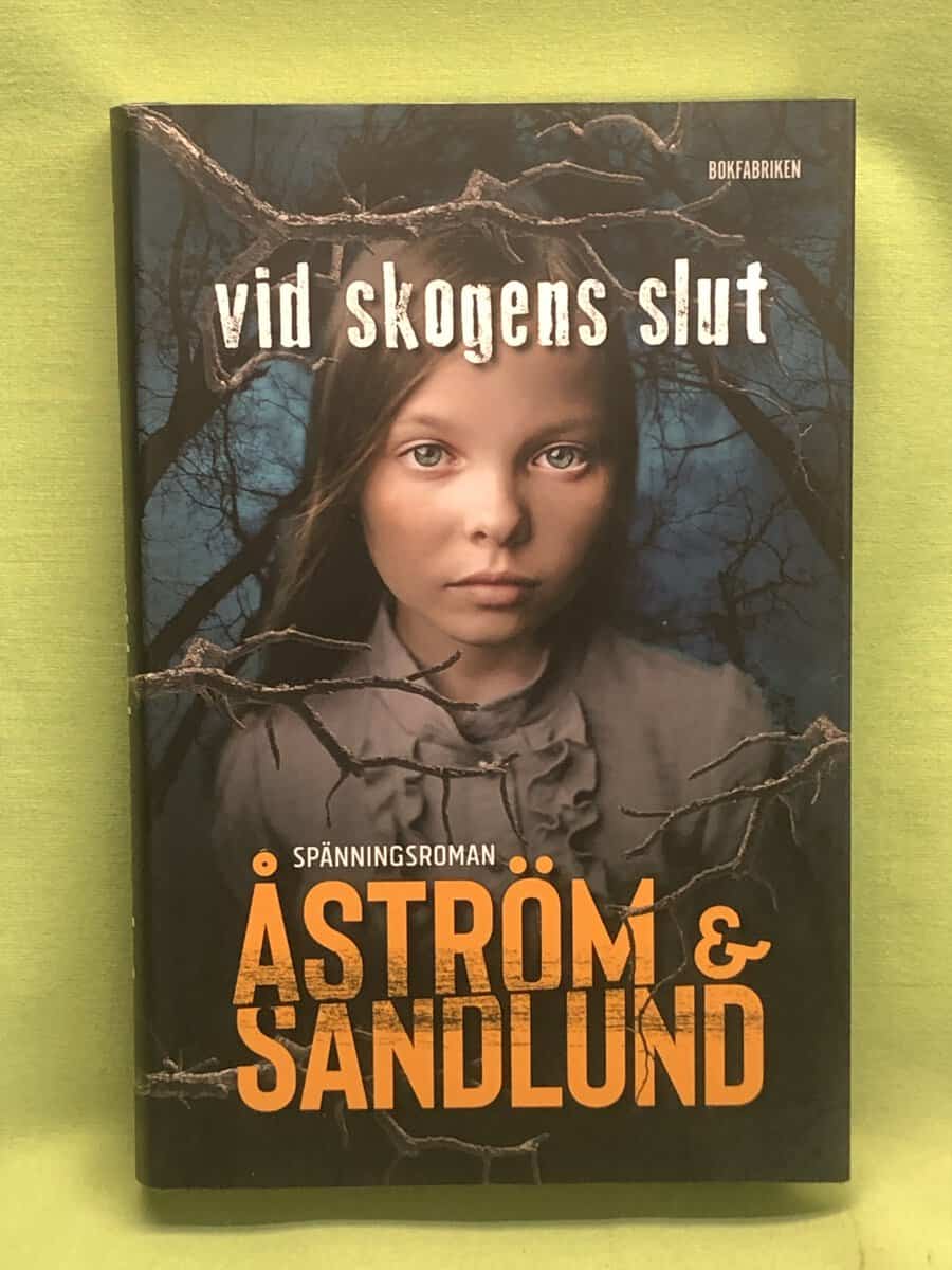 Åström, Sara, Sandlund, Anette : Vid skogens slut
