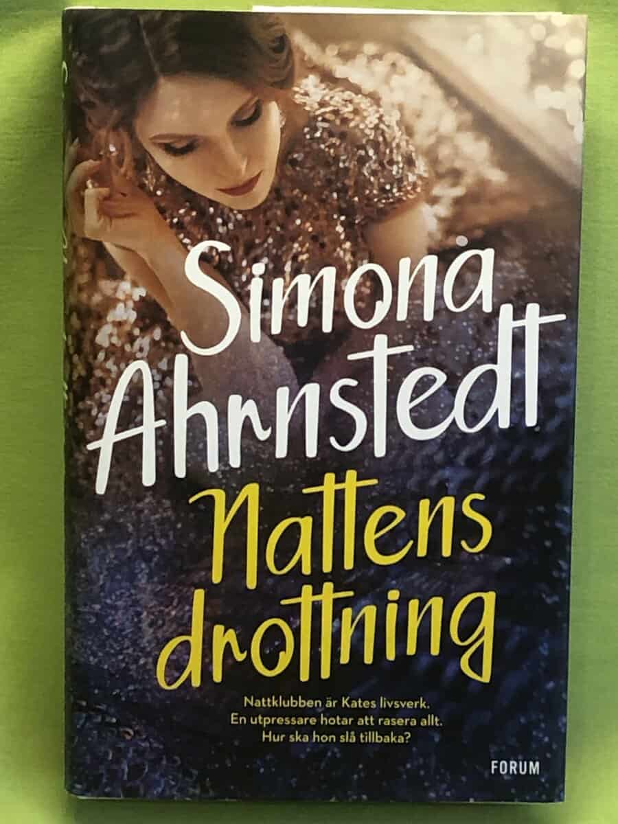 Simona Ahrnstedt : Nattens drottning