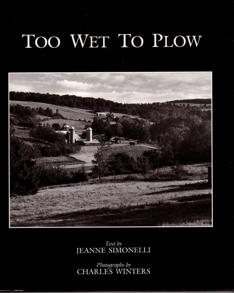 Simonelli, Jeanne (text) ; Winters, Charles (photo) : Too wet to plow. The family farm in transition