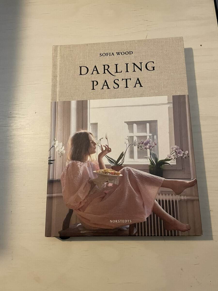 Sofia Wood : Darling pasta