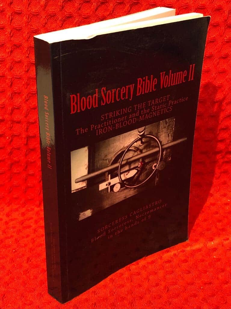 Sorceress Cagliastro : Blood sorcery bible volume II
