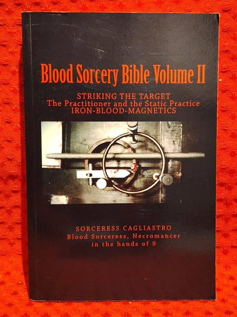 Sorceress Cagliastro : Blood sorcery bible volume II